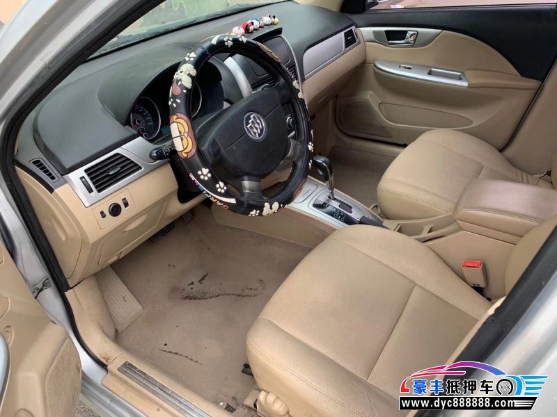 13年别克君越轿车抵押车出售