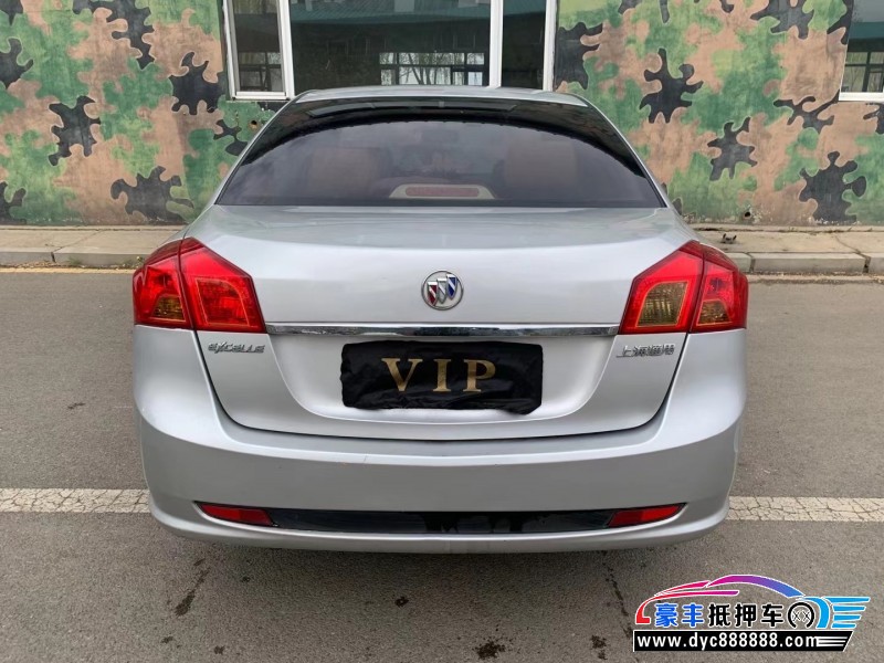 13年别克君越轿车抵押车出售