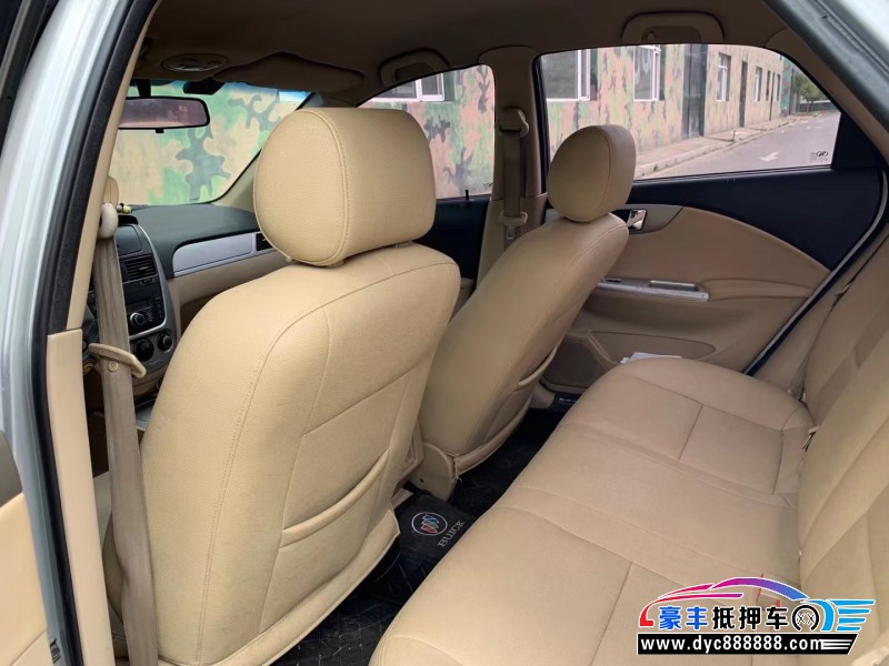 13年别克君越轿车抵押车出售