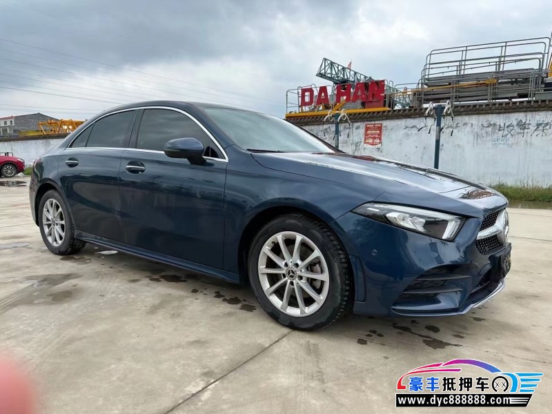 19年奔驰A轿车抵押车出售