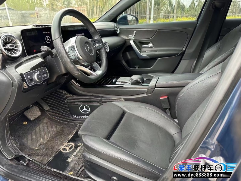 19年奔驰A轿车抵押车出售