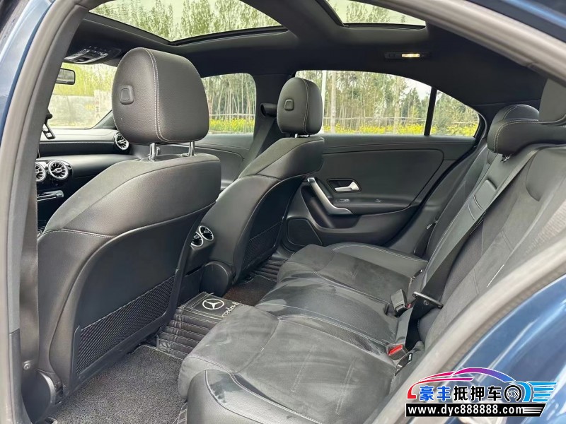 19年奔驰A轿车抵押车出售