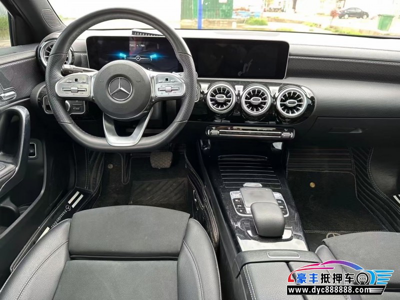 19年奔驰A轿车抵押车出售