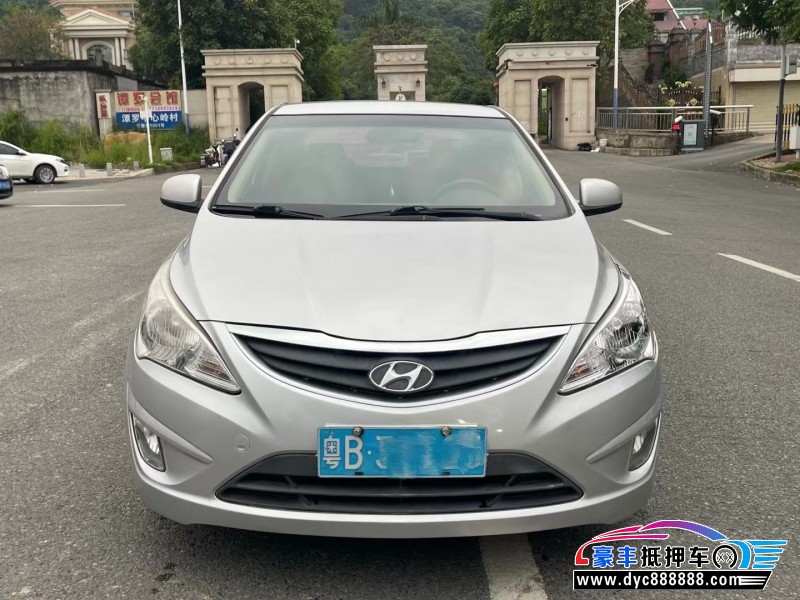 14年现代瑞纳轿车抵押车出售