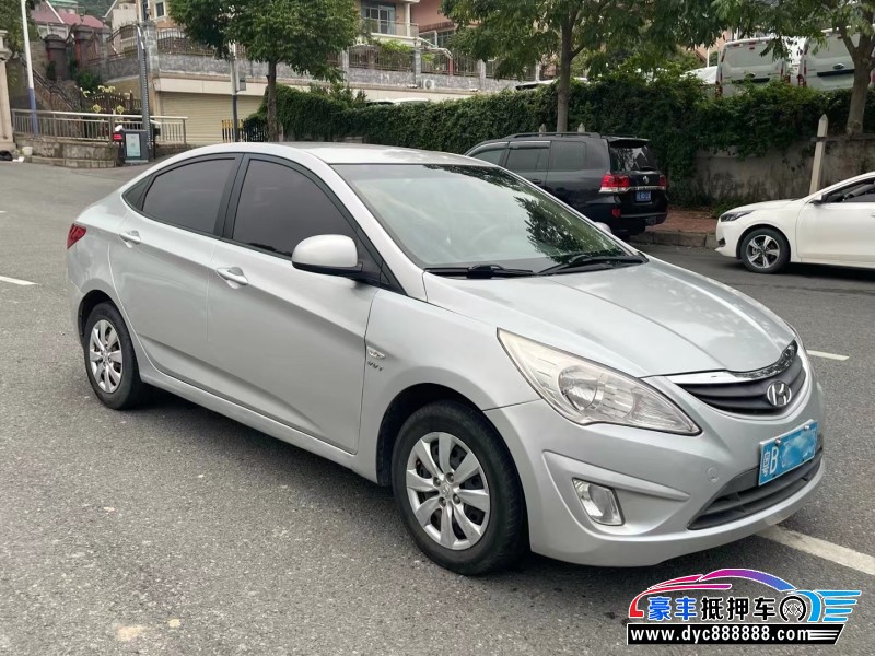 14年现代瑞纳轿车抵押车出售