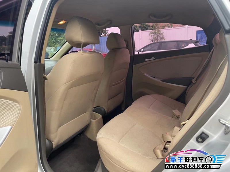 14年现代瑞纳轿车抵押车出售