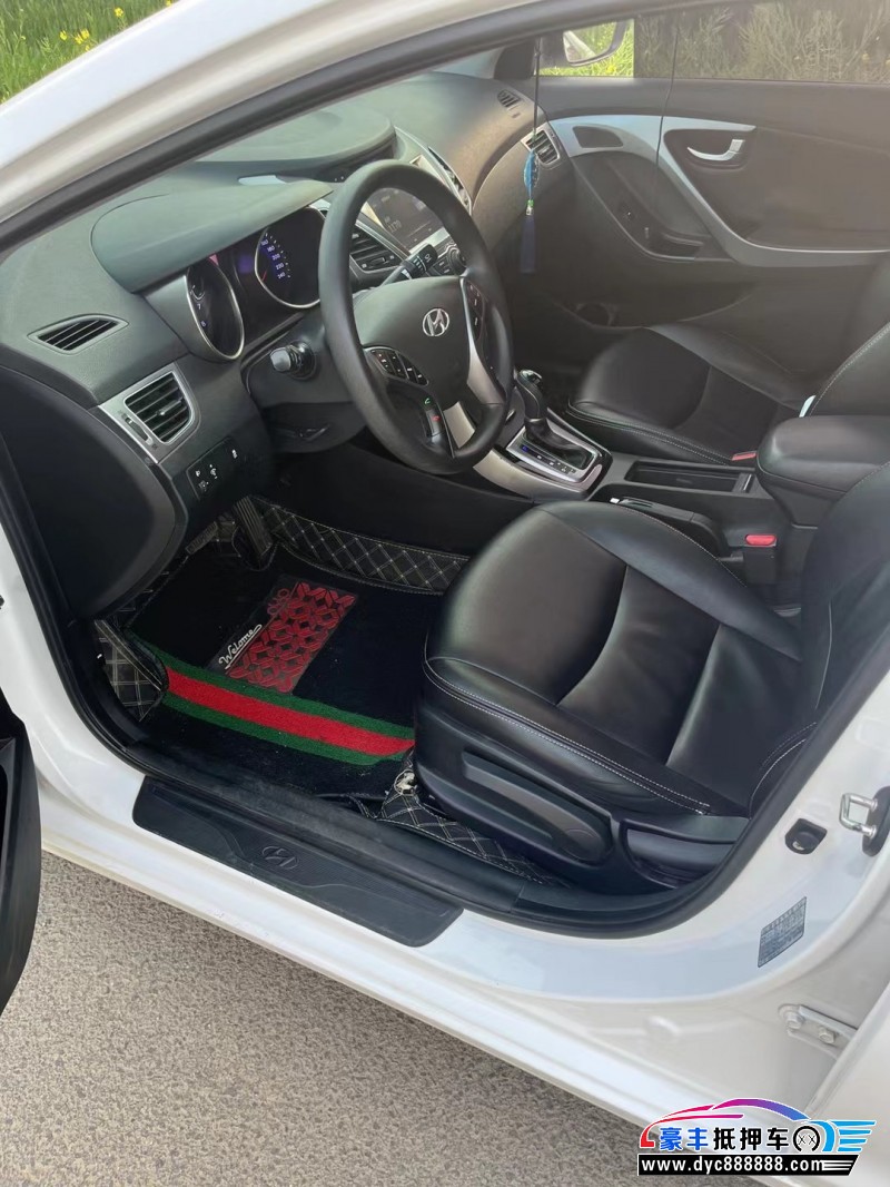 17年现代朗动轿车抵押车出售