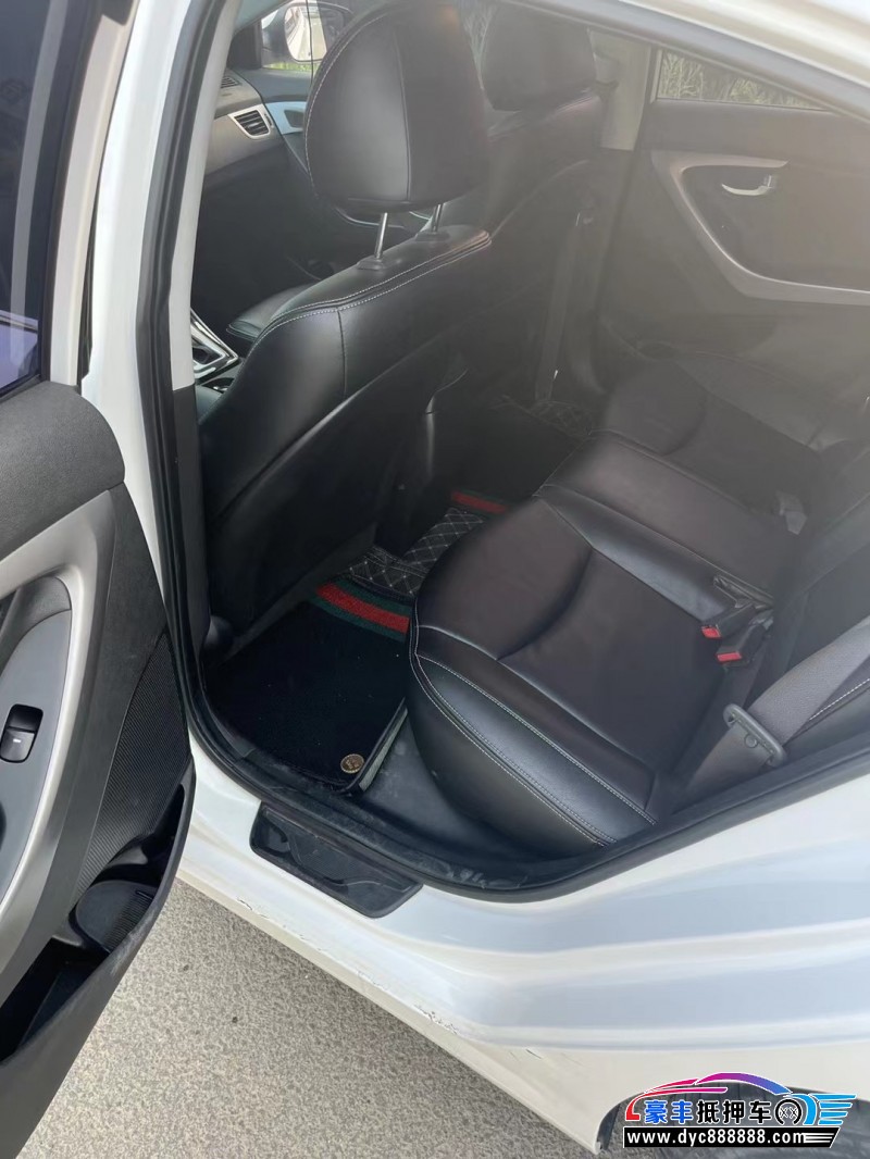 17年现代朗动轿车抵押车出售