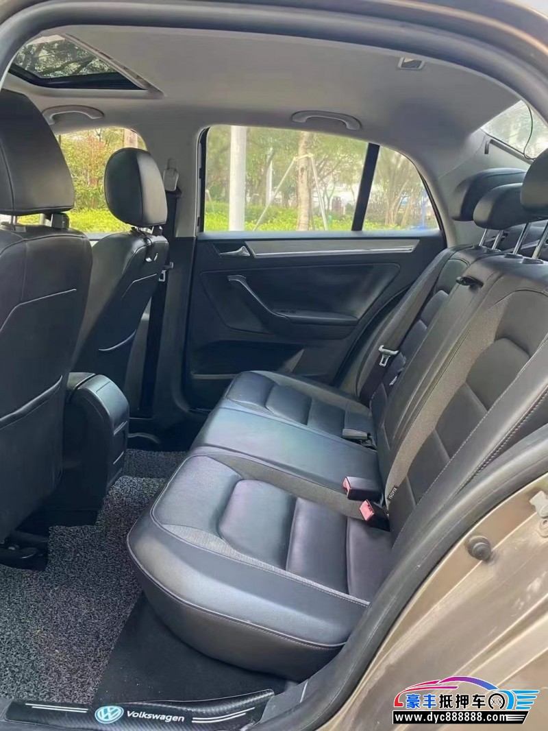 14年大众宝来轿车抵押车出售