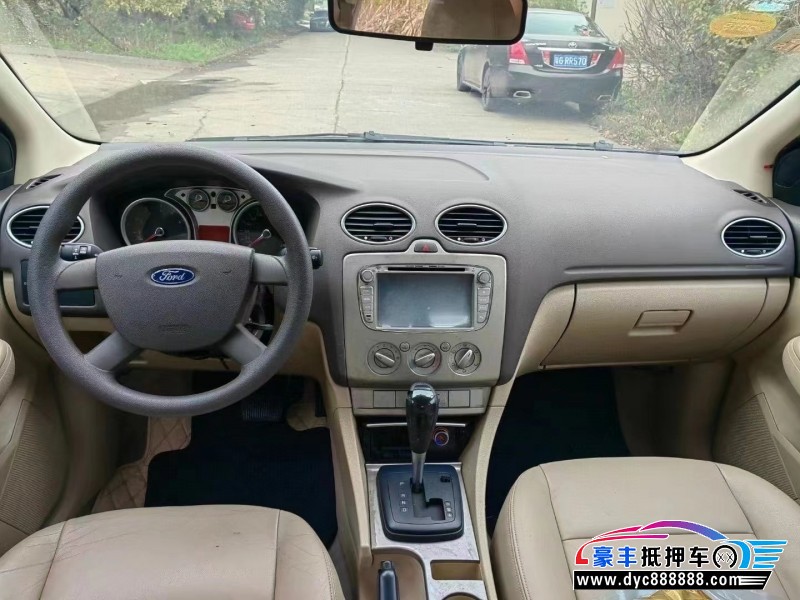 12年福特福克斯轿车抵押车出售