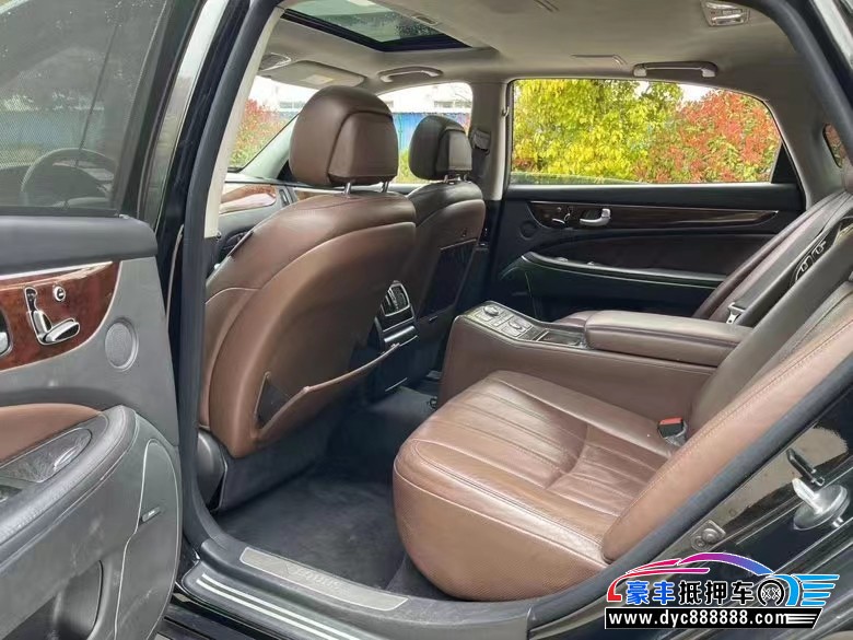 13年现代雅克仕轿车抵押车出售