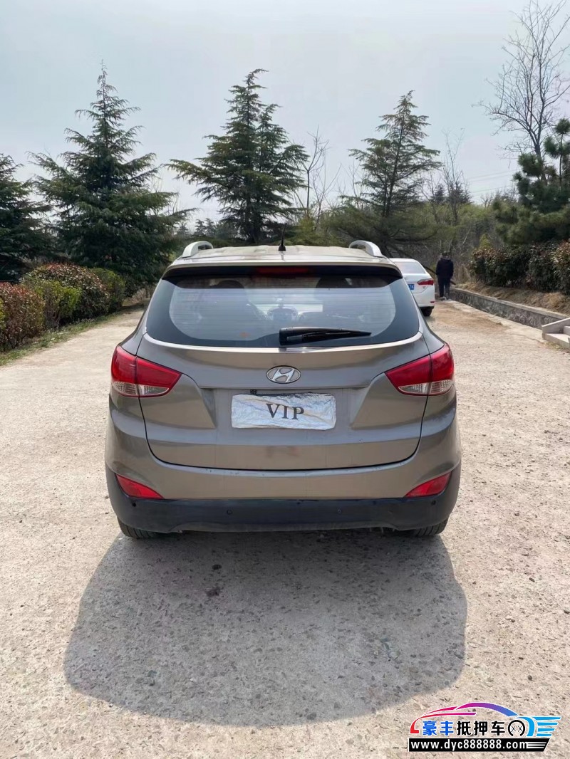 13年现代ix35轿车抵押车出售