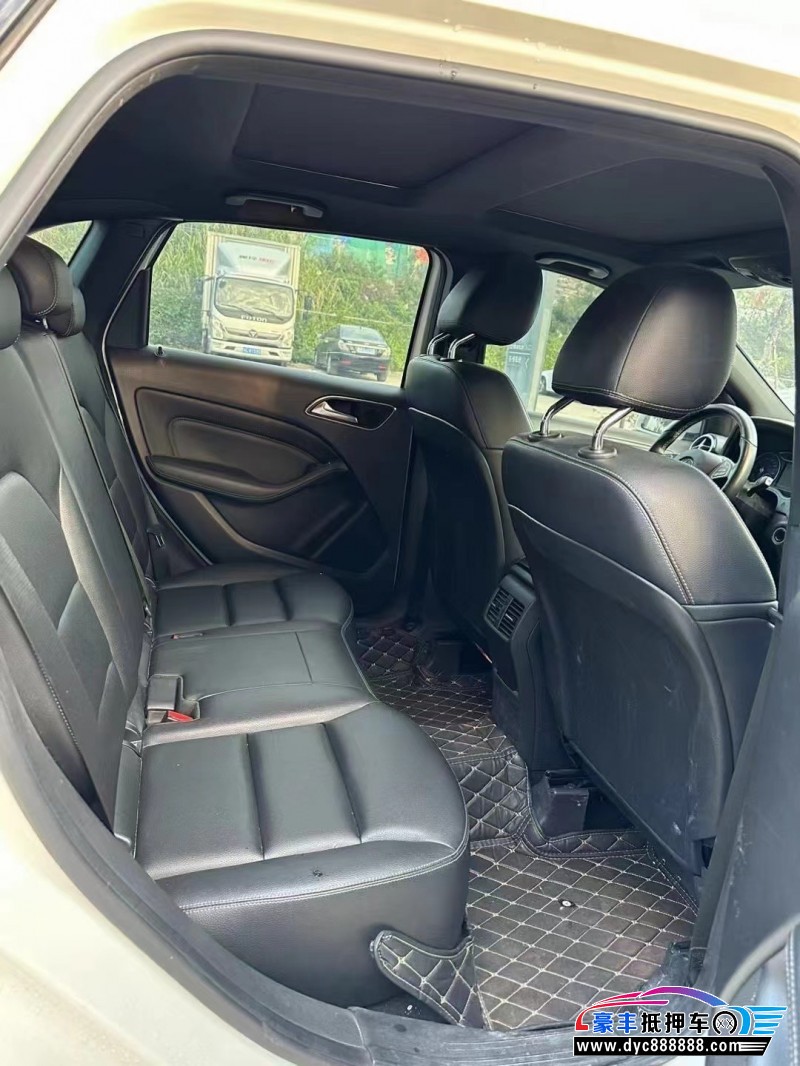 19年奔驰B轿车抵押车出售