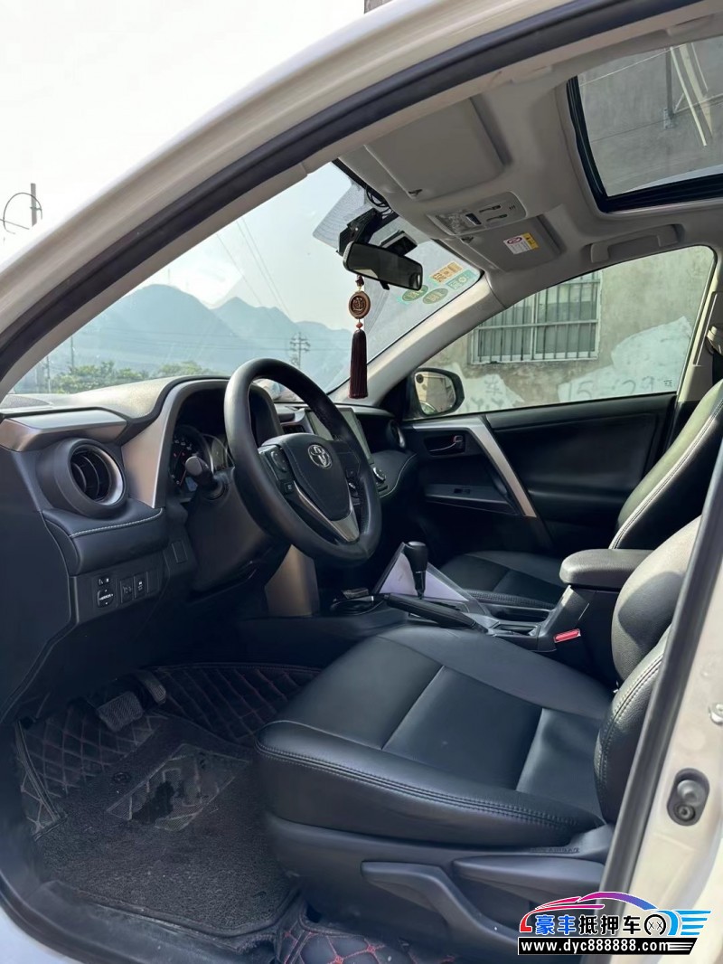 19年丰田RAV4轿车抵押车出售