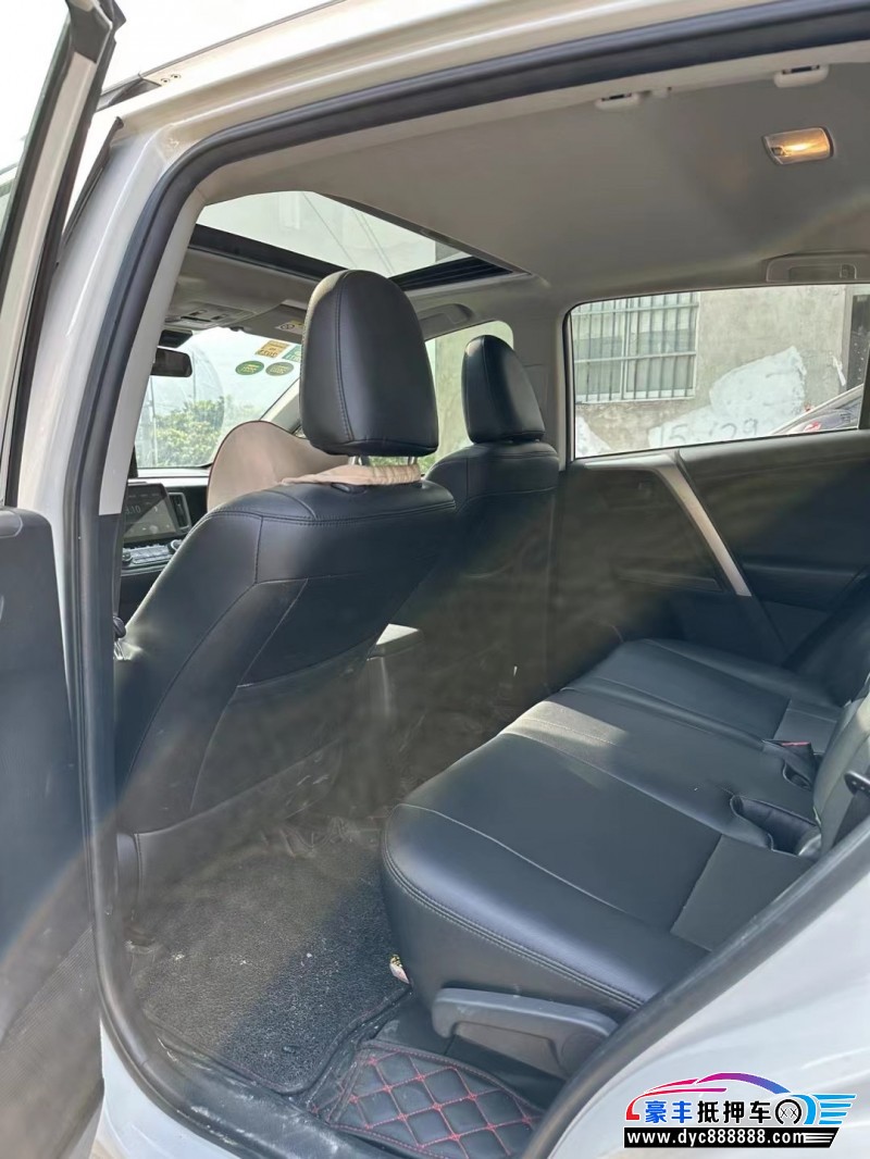 19年丰田RAV4轿车抵押车出售