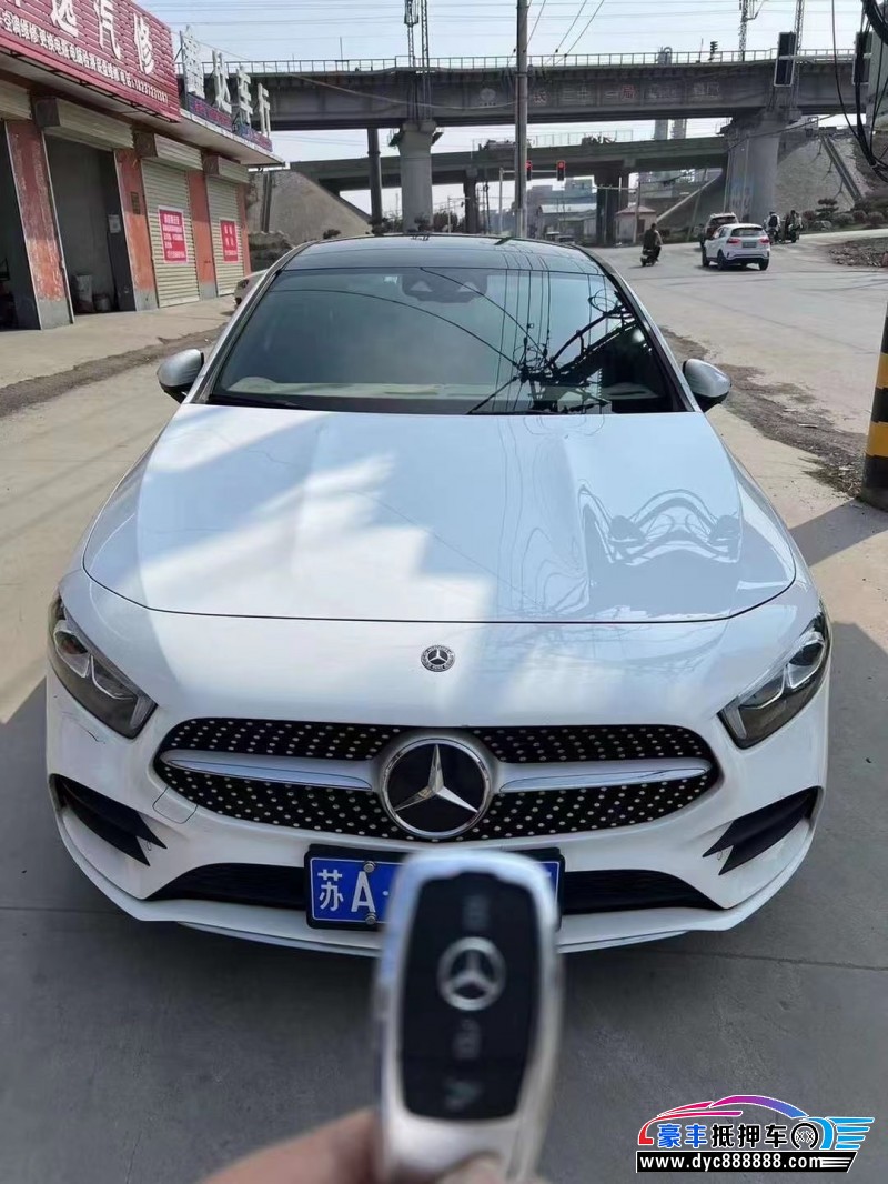 19年奔驰A轿车抵押车出售