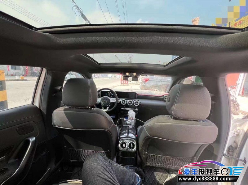 19年奔驰A轿车抵押车出售