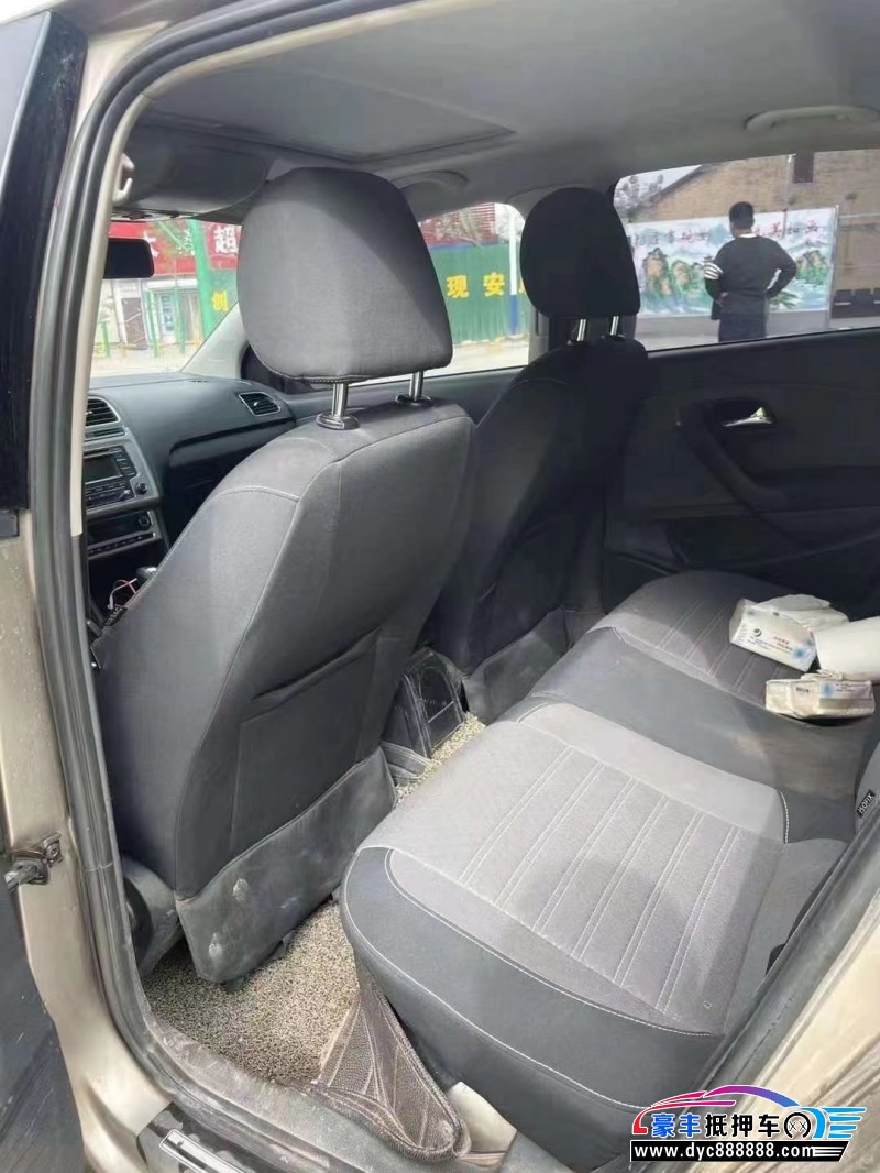 15年大众polo轿车抵押车出售