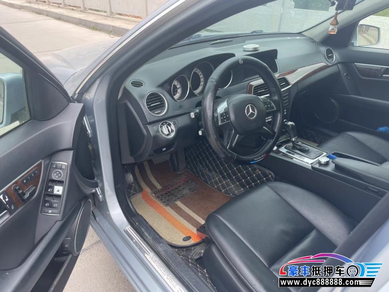 13年奔驰C轿车抵押车出售