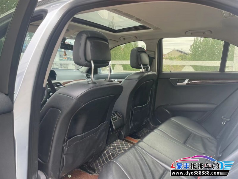 13年奔驰C轿车抵押车出售