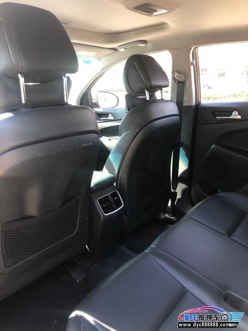 17年现代途胜轿车抵押车出售