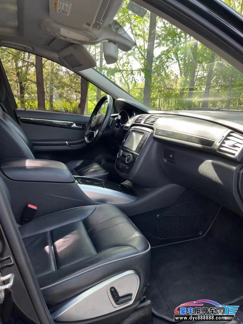 17年奔驰R级轿车抵押车出售