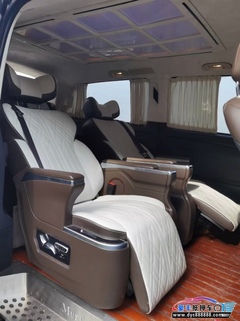 17年奔驰威霆MPV抵押车出售