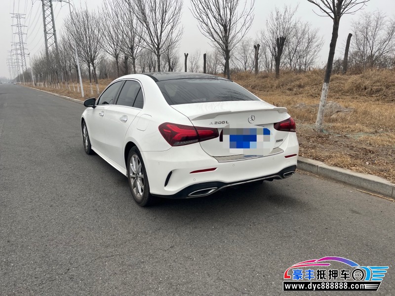 19年奔驰A轿车抵押车出售
