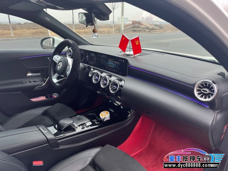 19年奔驰A轿车抵押车出售