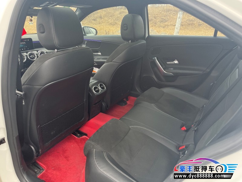 19年奔驰A轿车抵押车出售