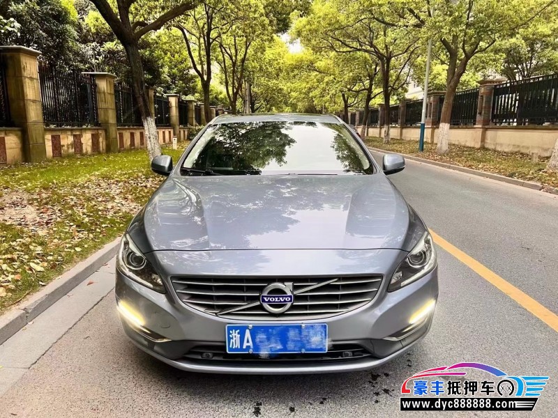 18年沃尔沃V60轿车抵押车出售
