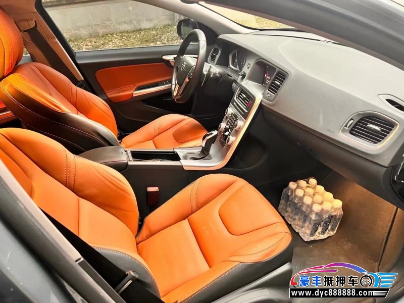 18年沃尔沃V60轿车抵押车出售