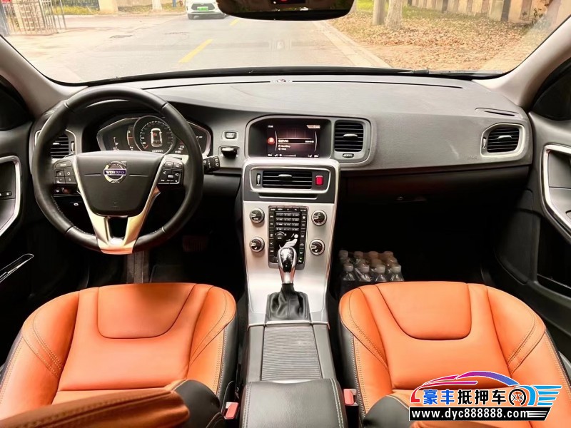 18年沃尔沃V60轿车抵押车出售