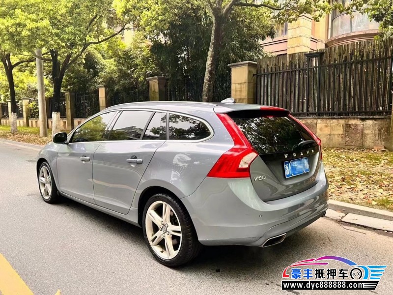 18年沃尔沃V60轿车抵押车出售