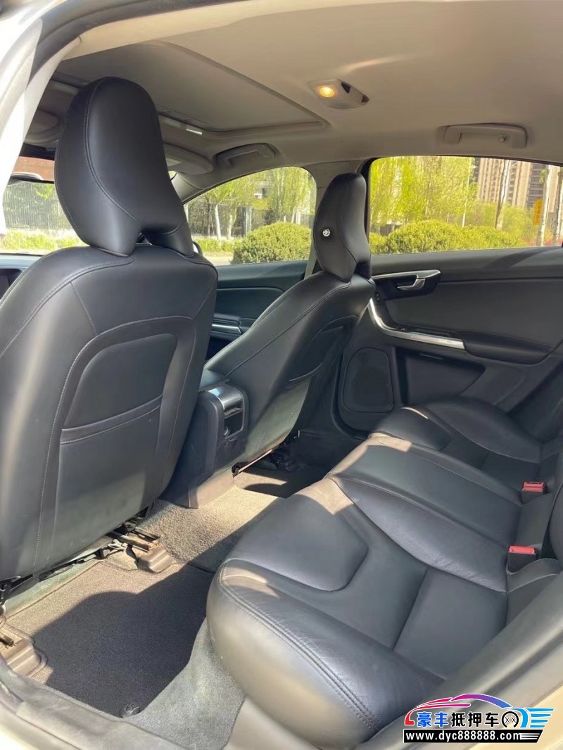 17年沃尔沃S60轿车抵押车出售