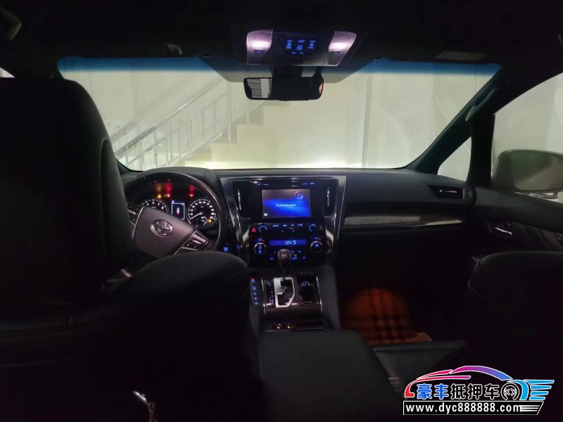 18年丰田埃尔法轿车抵押车出售