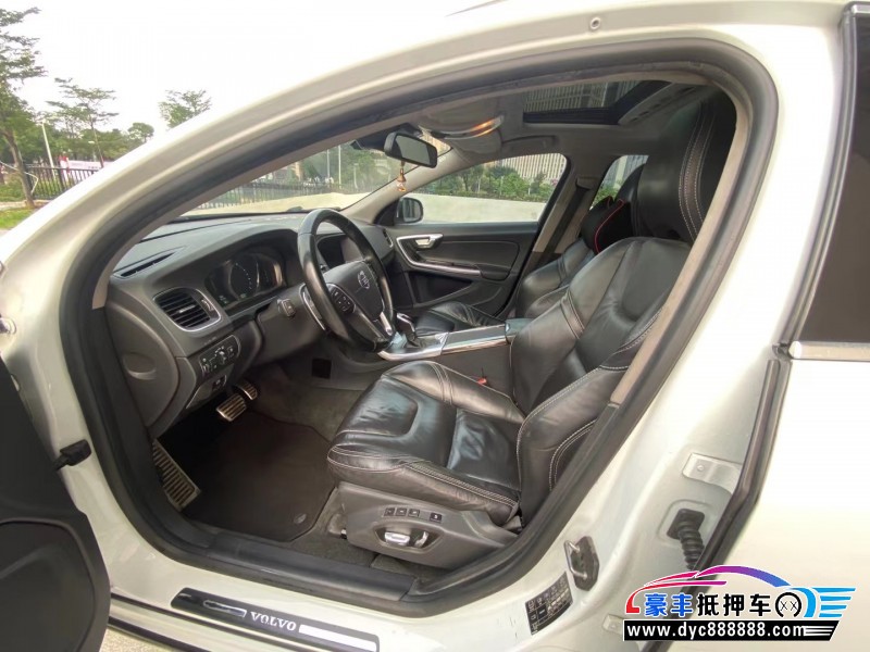 14年沃尔沃V60SUV抵押车出售