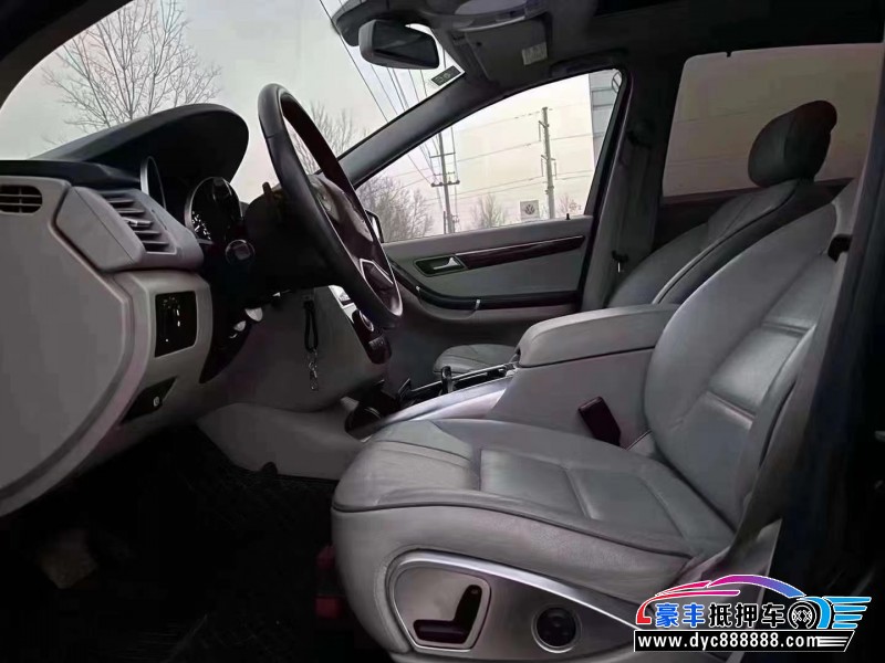 12年奔驰R级轿车抵押车出售