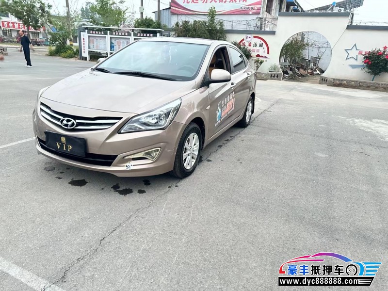 15年现代瑞纳轿车抵押车出售