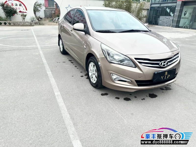 15年现代瑞纳轿车抵押车出售