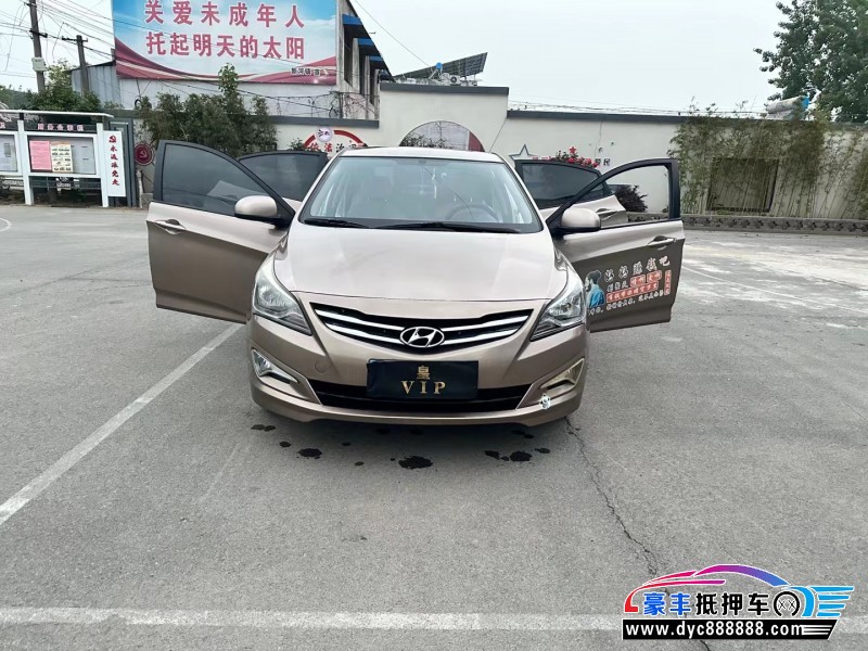 15年现代瑞纳轿车抵押车出售