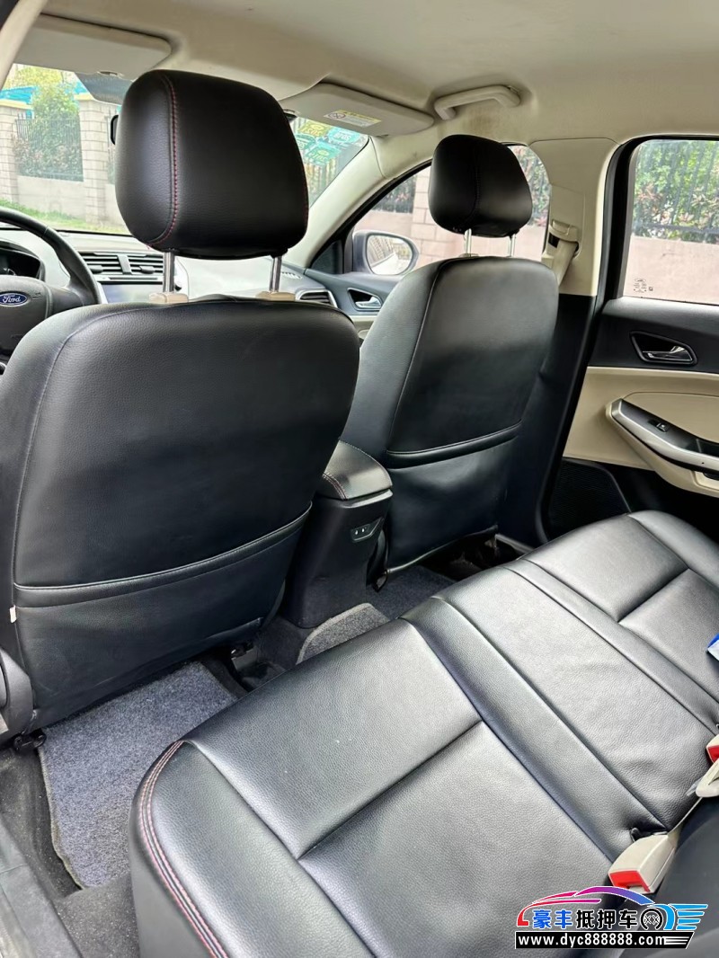 17年福特福睿斯轿车抵押车出售