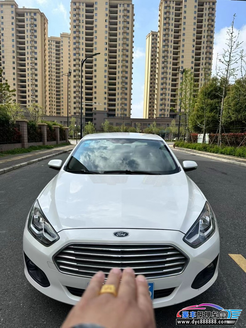 17年福特福睿斯轿车抵押车出售