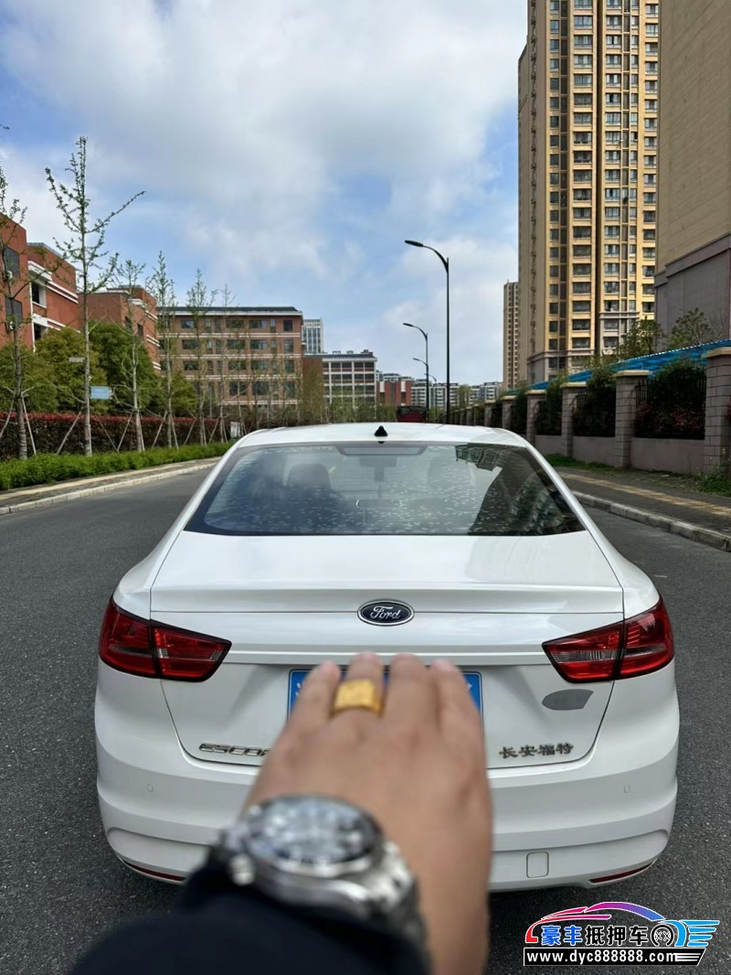 17年福特福睿斯轿车抵押车出售