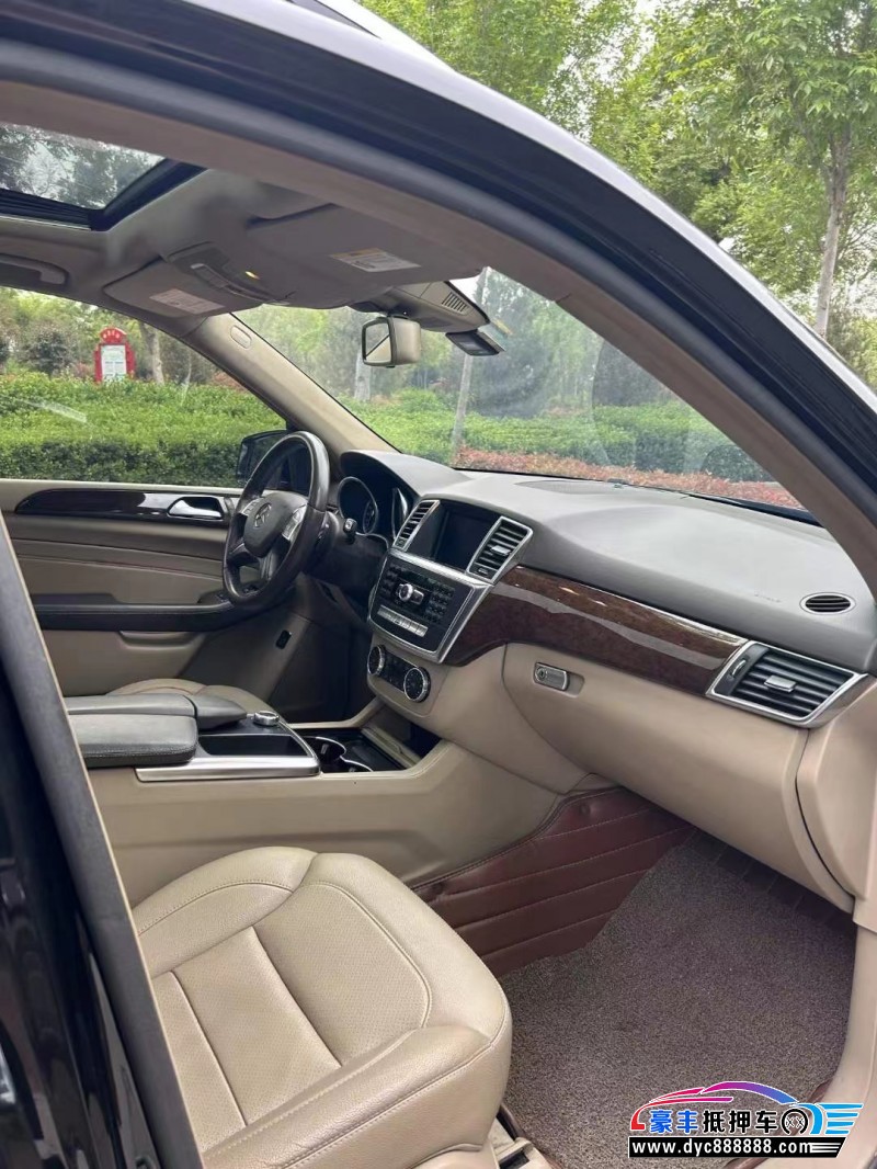 14年奔驰ML轿车抵押车出售