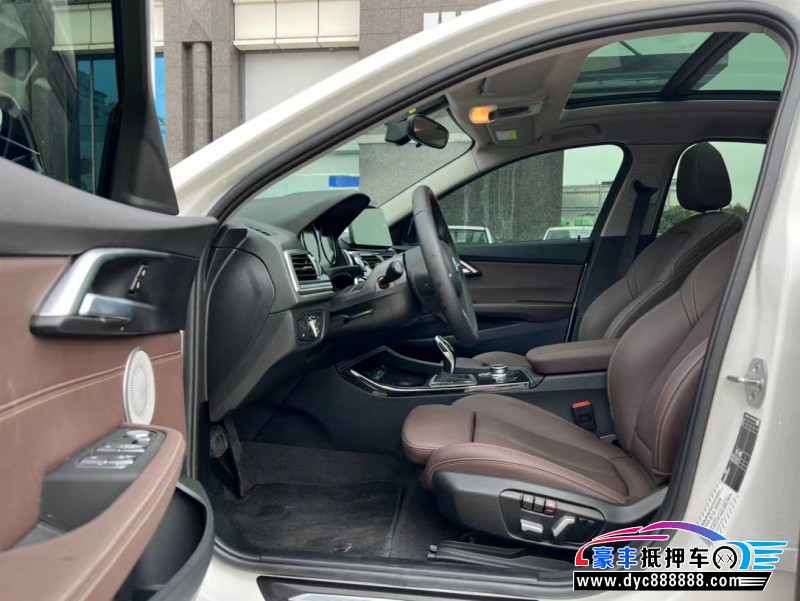 22年宝马1系轿车抵押车出售