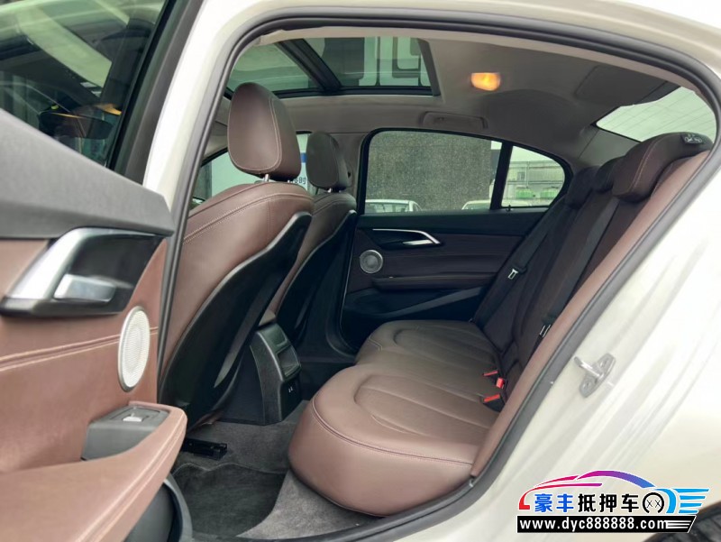 22年宝马1系轿车抵押车出售