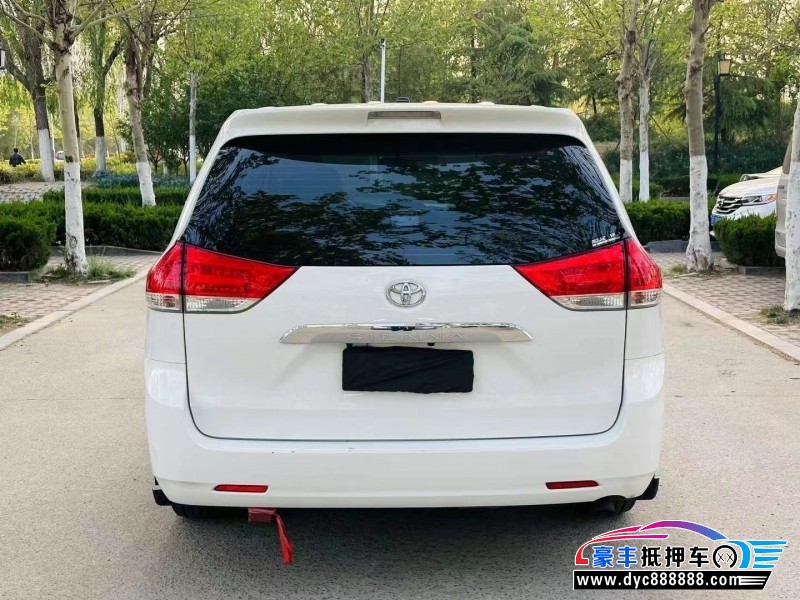 16年丰田塞纳轿车抵押车出售