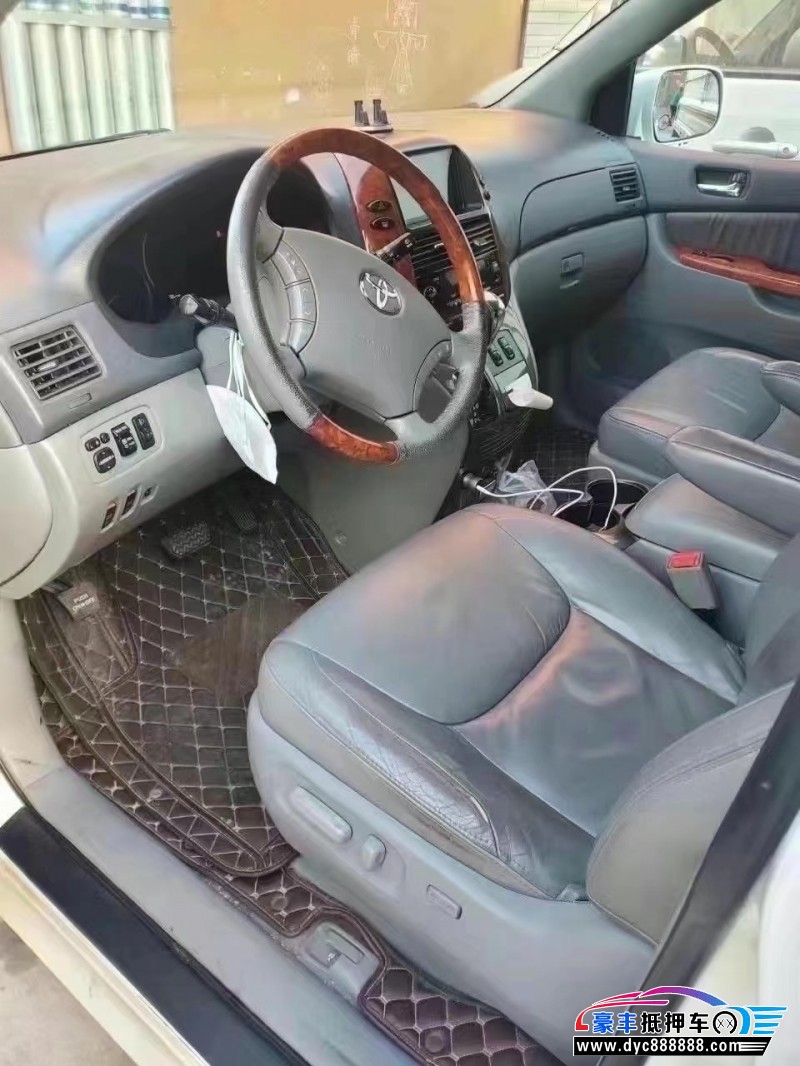 10年丰田塞纳SUV抵押车出售