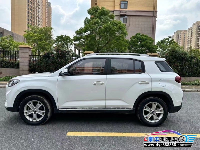 17年现代ix35轿车抵押车出售